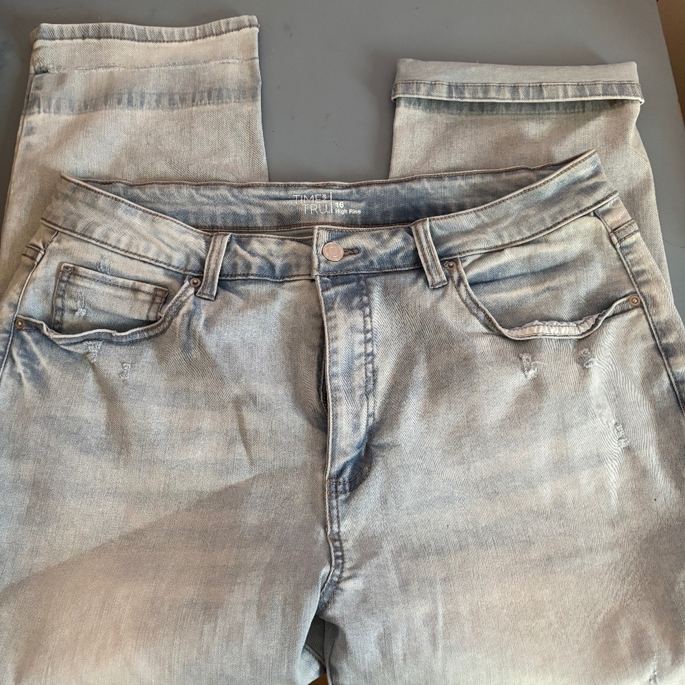 Women’s time and tru faded blue jeans